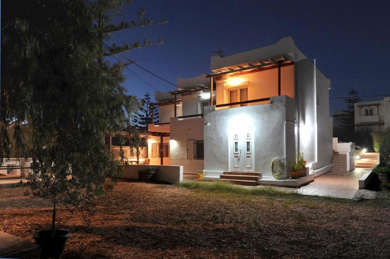 Finikas Studios آداماس المظهر الخارجي الصورة