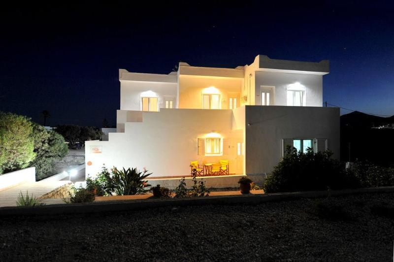 Finikas Studios آداماس المظهر الخارجي الصورة